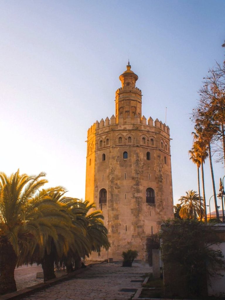Torre del Oro al tramonto, il momento in cui è più bella